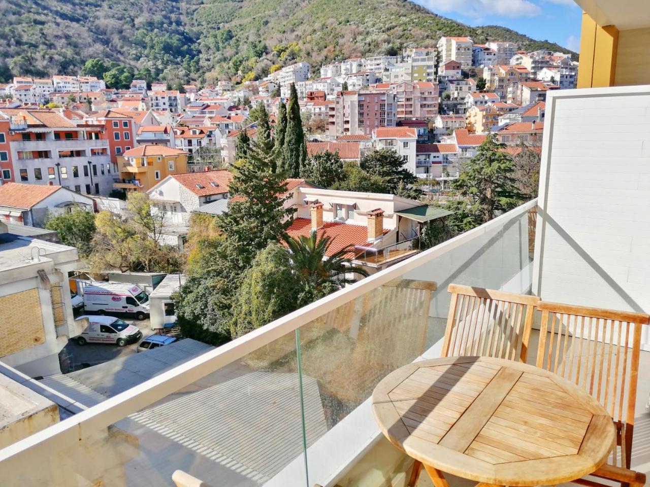 Sea Breeze Lux Apartments Budva Exterior photo